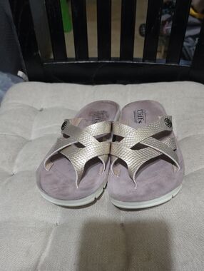 Cliffs by WHITE MOUNTAIN Metallic Champagne Crisscross Slide Sandals Used Size 6